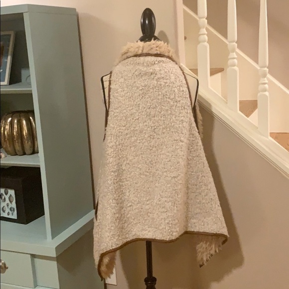 LOVE TREE Sherpa Faux Fur Vest - Natural - Picture 5 of 8